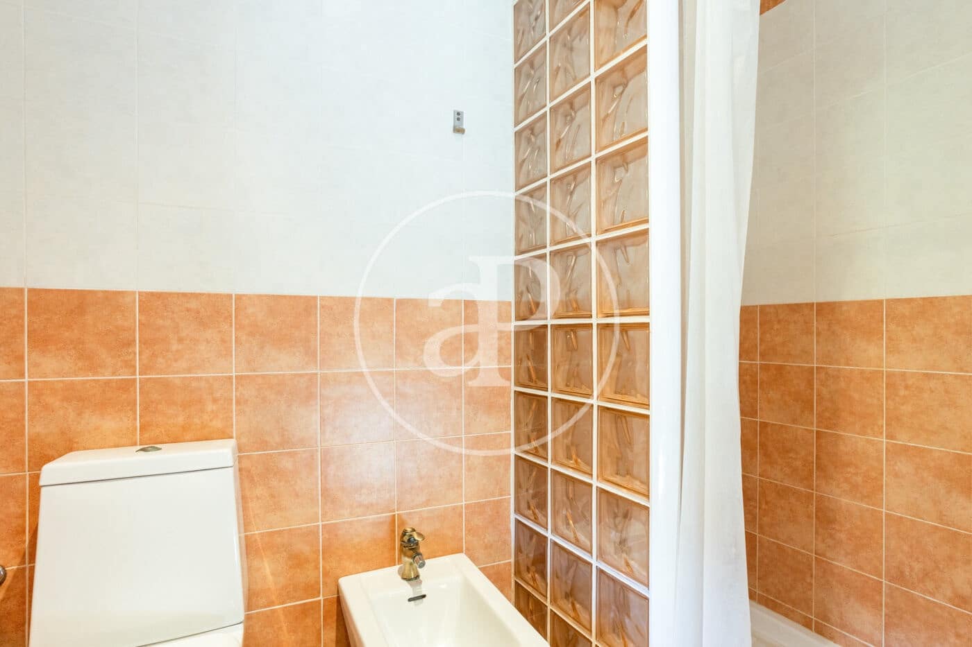 Chalet de 8 habitaciones en València ciudad en venta - 879.000 € (Ref: 10049408)