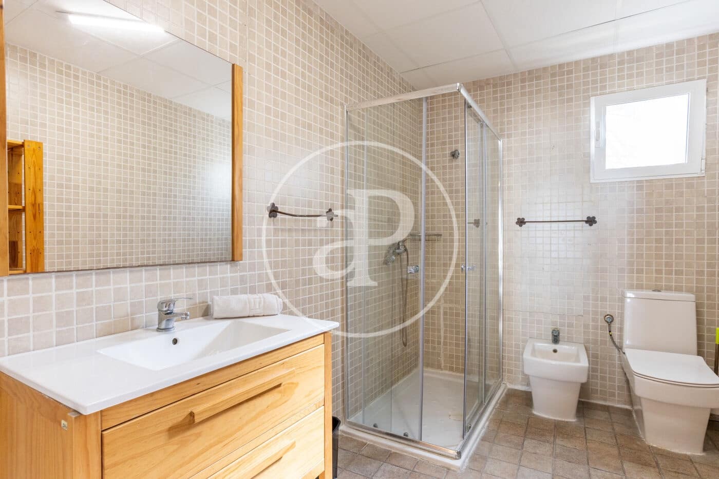 Chalet de 8 habitaciones en València ciudad en venta - 879.000 € (Ref: 10049408)