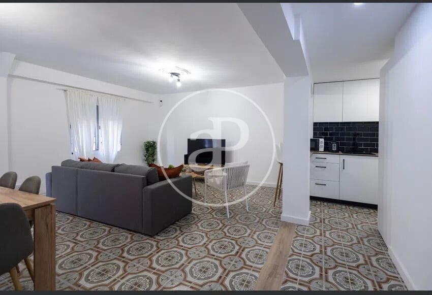 3 sovrum Lägenhet att hyra i Valencia stad - 1 700 € (Ref: 10055421)