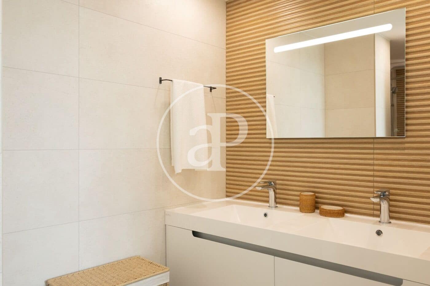 3 bedroom Apartment for rent in Valencia city - € 2,250 (Ref: 10059245)