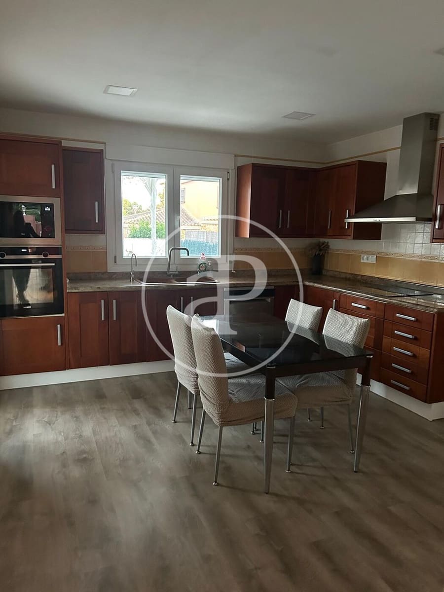 Apartamento de 4 habitaciones en Riba-roja de Túria en alquiler con piscina garaje - 2.700 € (Ref: 10062095)