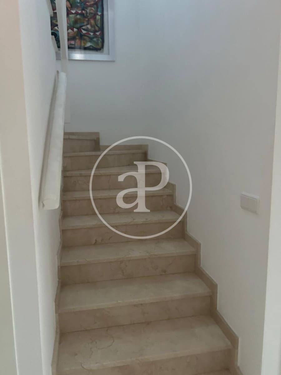 Apartamento de 4 habitaciones en Riba-roja de Túria en alquiler con piscina garaje - 2.700 € (Ref: 10062095)