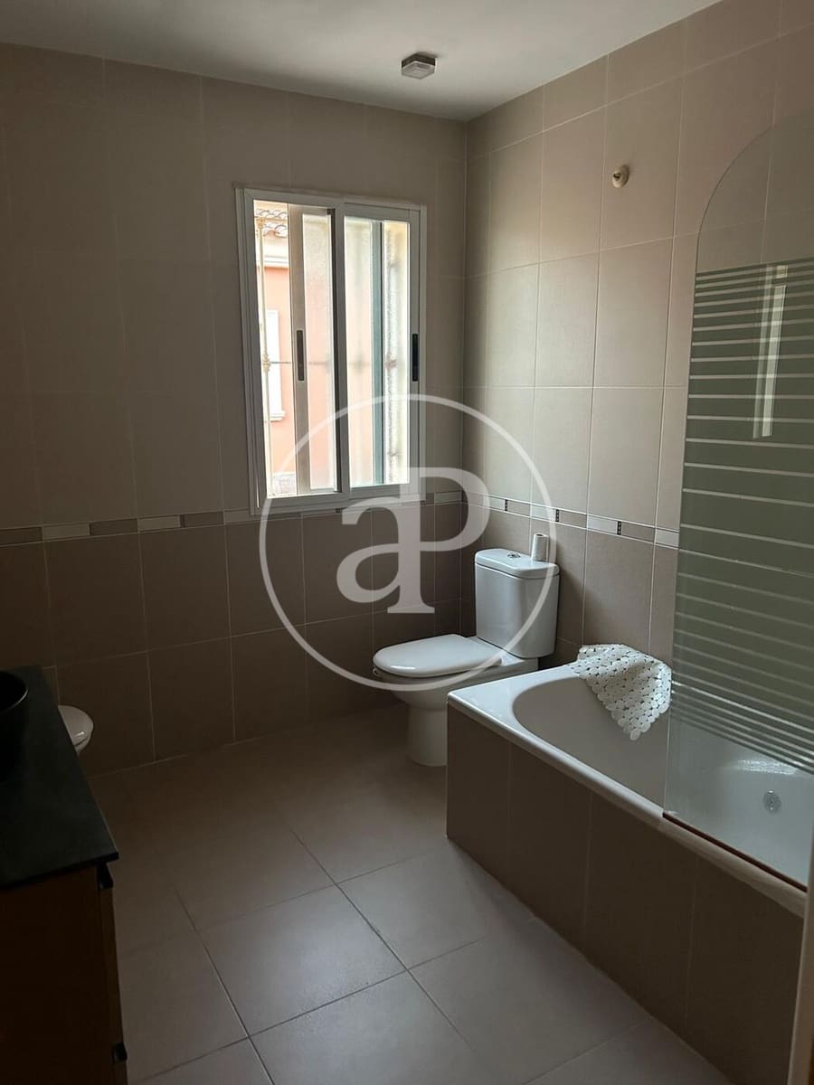 Apartamento de 4 habitaciones en Riba-roja de Túria en alquiler con piscina garaje - 2.700 € (Ref: 10062095)