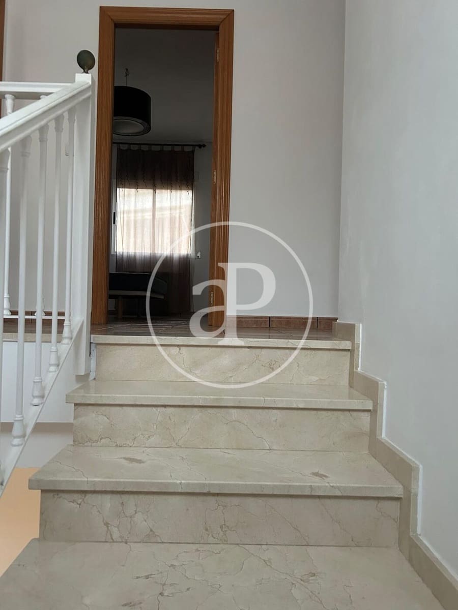 Apartamento de 4 habitaciones en Riba-roja de Túria en alquiler con piscina garaje - 2.700 € (Ref: 10062095)