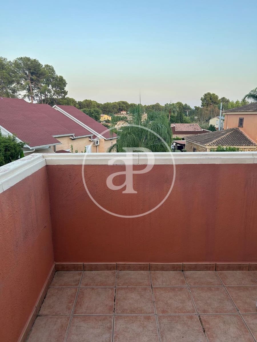 Apartamento de 4 habitaciones en Riba-roja de Túria en alquiler con piscina garaje - 2.700 € (Ref: 10062095)