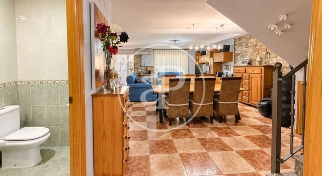 4 makuuhuone Huvila myytävänä paikassa Vilamarxant / Villamarchante - 315 000 € (Ref: 10064595)