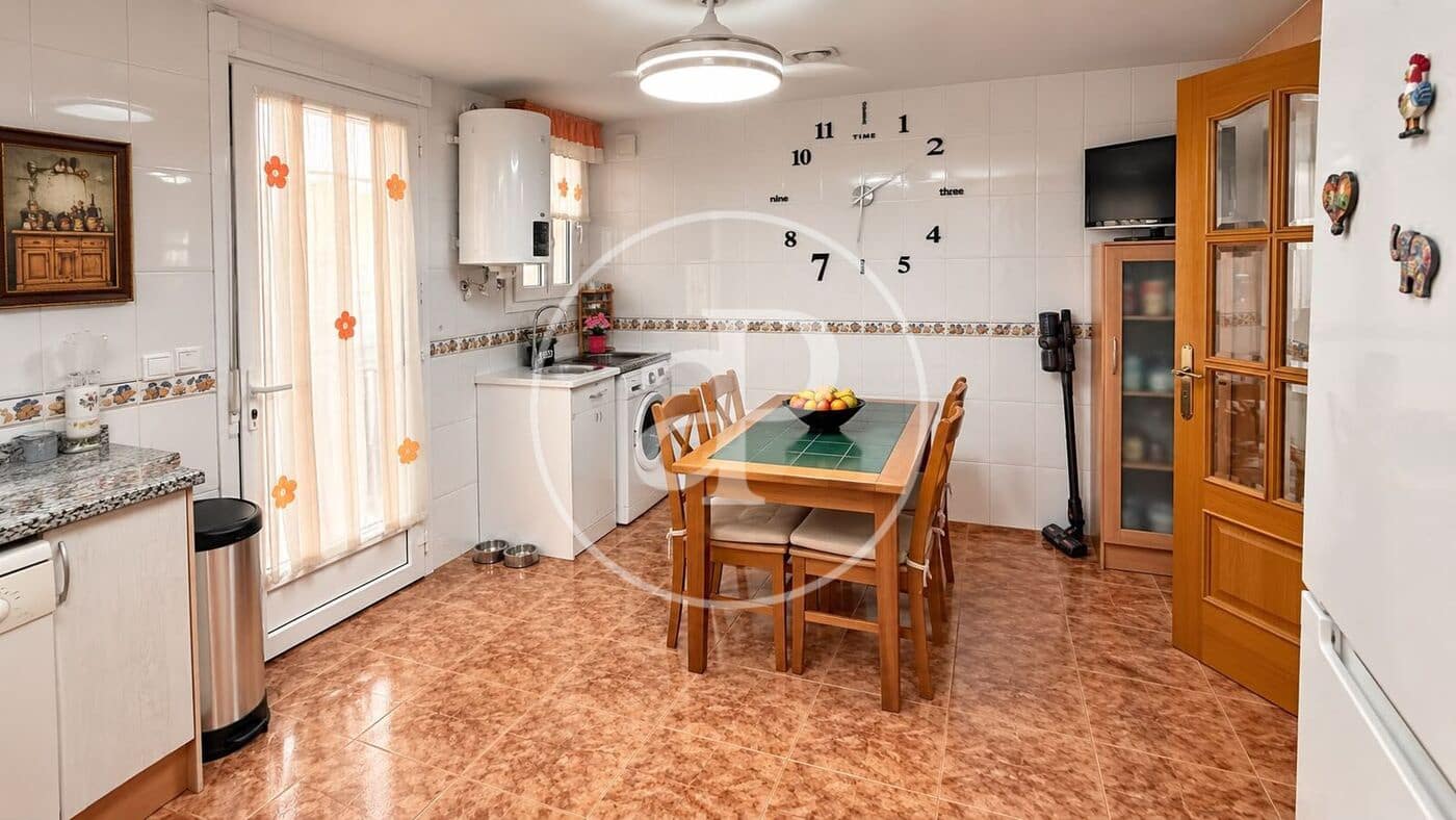 4 makuuhuone Huvila myytävänä paikassa Vilamarxant / Villamarchante - 315 000 € (Ref: 10064595)