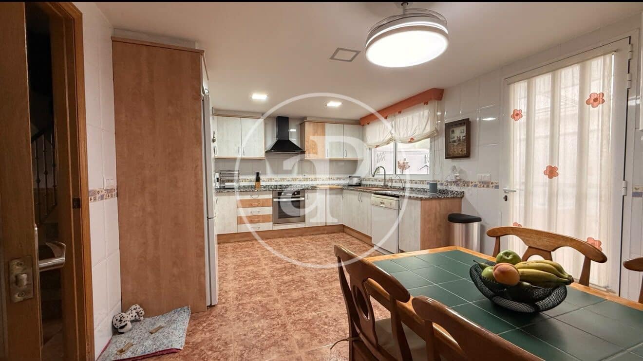 4 makuuhuone Huvila myytävänä paikassa Vilamarxant / Villamarchante - 315 000 € (Ref: 10064595)