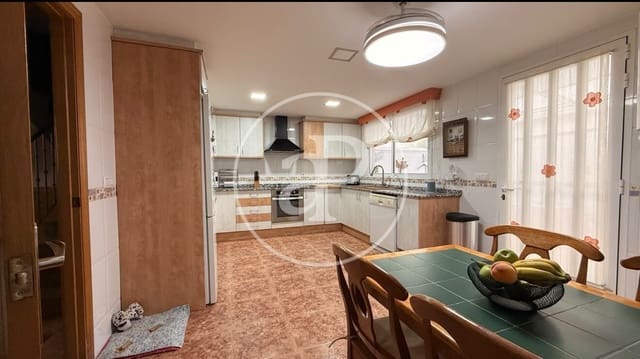 4 makuuhuone Huvila myytävänä paikassa Vilamarxant / Villamarchante - 315 000 € (Ref: 10064595)