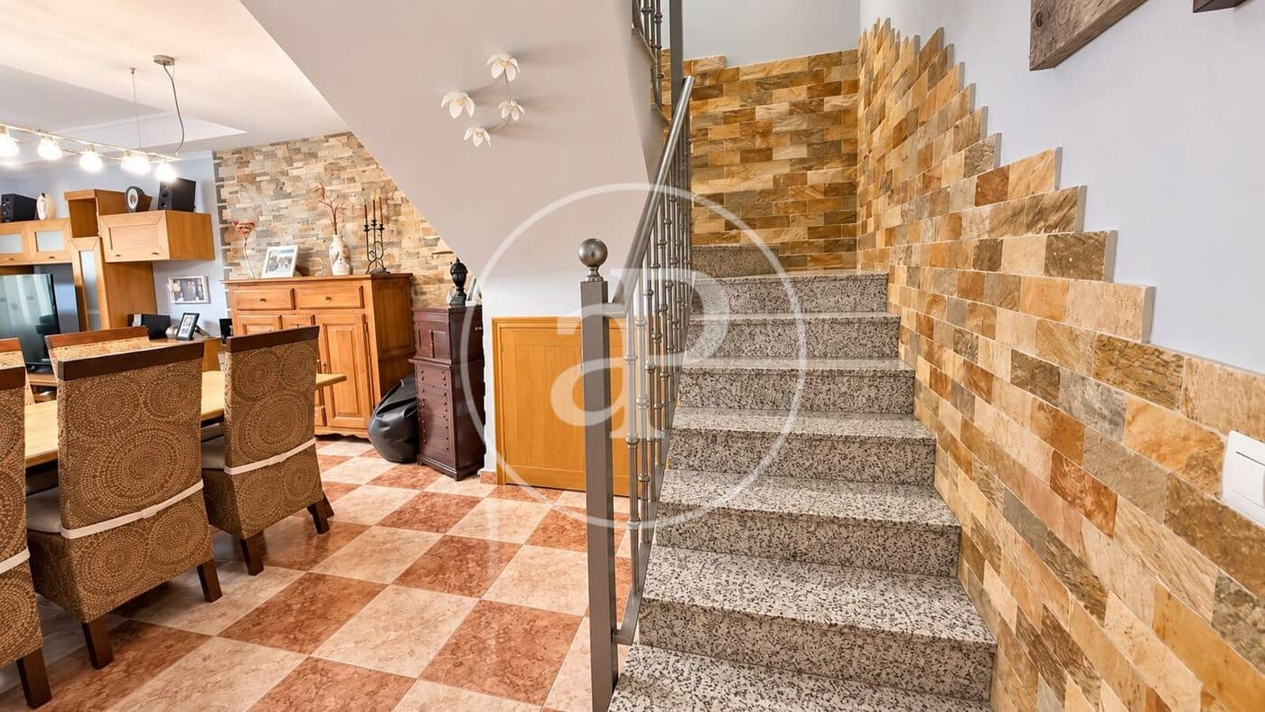 4 makuuhuone Huvila myytävänä paikassa Vilamarxant / Villamarchante - 315 000 € (Ref: 10064595)