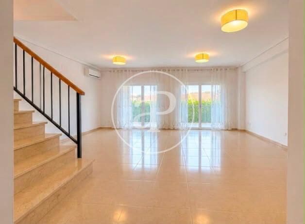 4 makuuhuone Huvila myytävänä paikassa Chiva mukana uima-altaan - 359 000 € (Ref: 10075588)