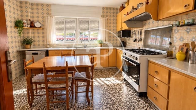 4 makuuhuone Huvila myytävänä paikassa Pedralba - 290 000 € (Ref: 10078200)
