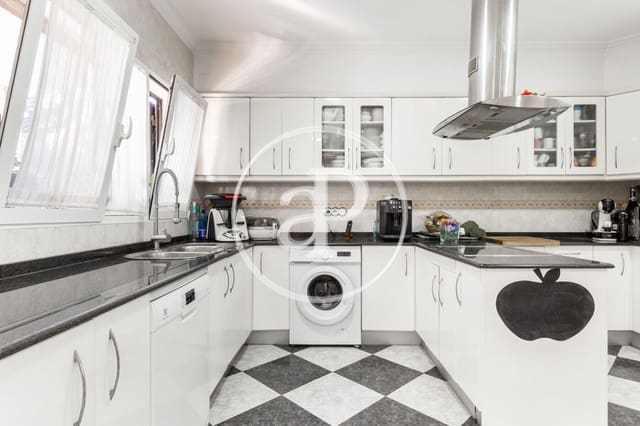 5 slaapkamer Villa te koop in Alicante stad met zwembad - € 559.000 (Ref: 10089582)