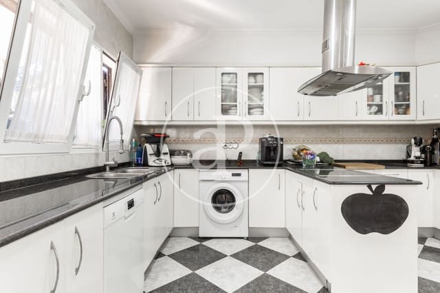 5 slaapkamer Villa te koop in Alicante stad met zwembad - € 559.000 (Ref: 10089582)