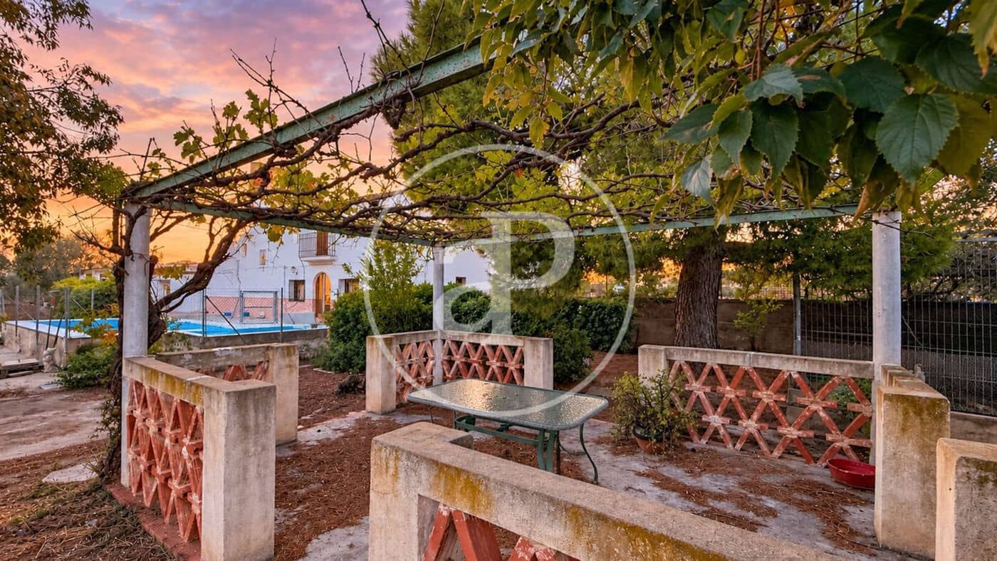 3 makuuhuone Maalaistalo myytävänä paikassa Lliria mukana uima-altaan - 449 000 € (Ref: 10089584)
