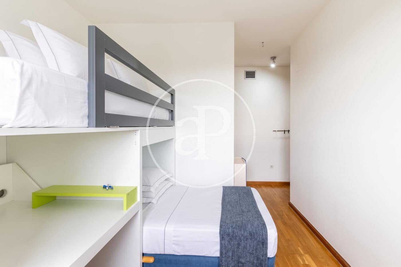 4 bedroom Apartment for sale in Valencia city with garage - € 480,000 (Ref: 10089586)