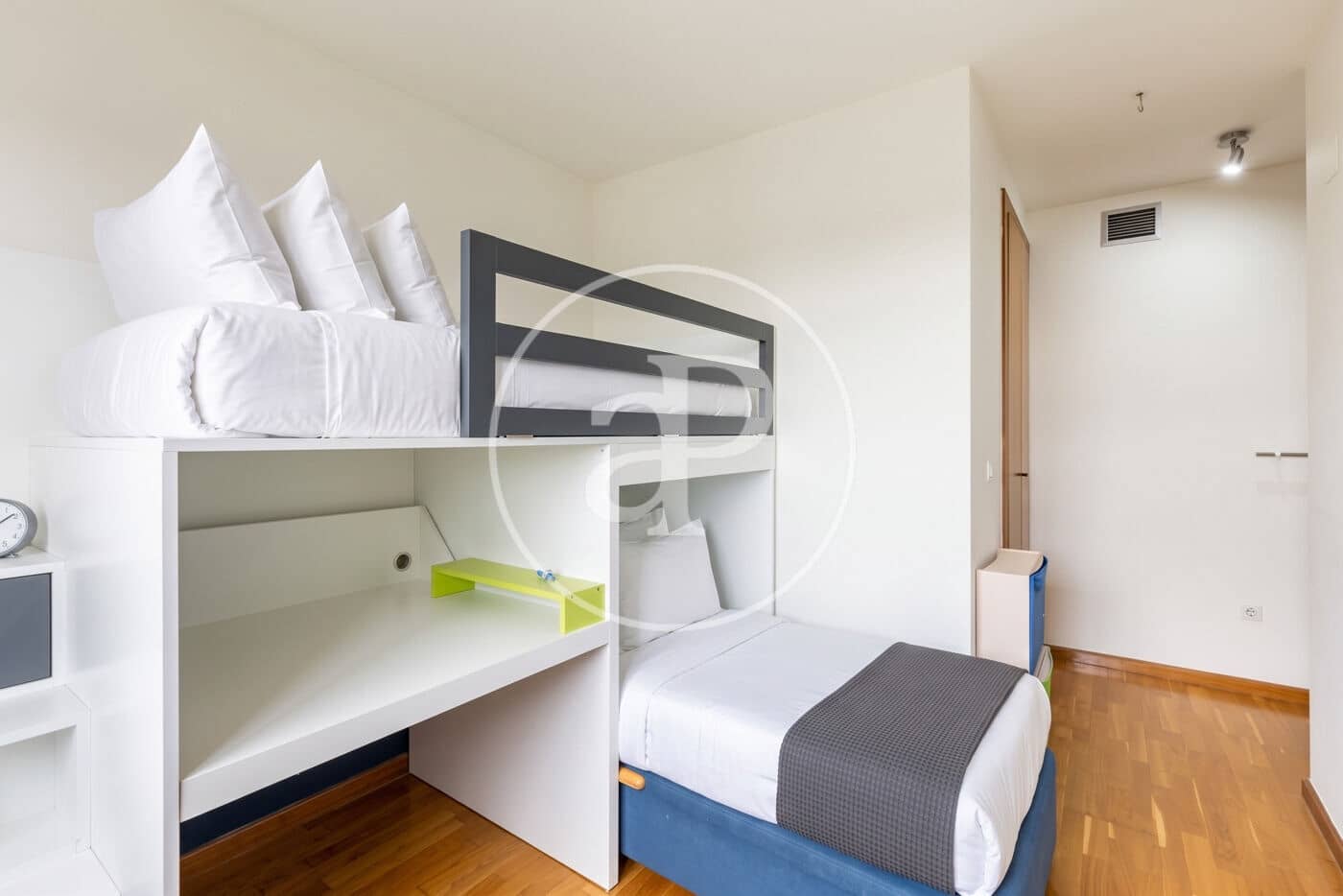 4 bedroom Apartment for sale in Valencia city with garage - € 480,000 (Ref: 10089586)