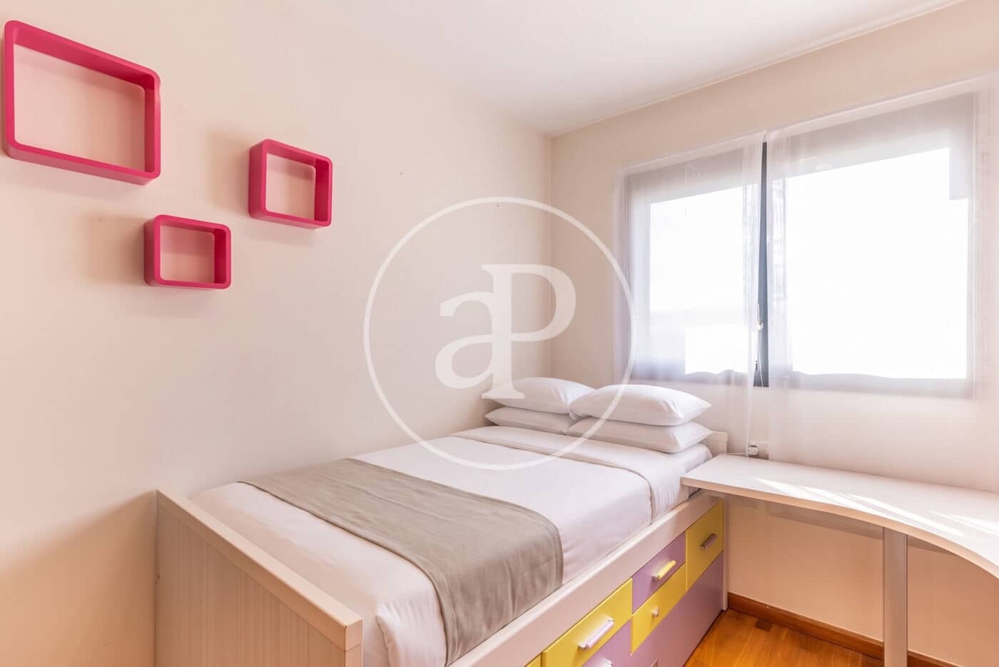 4 bedroom Apartment for sale in Valencia city with garage - € 480,000 (Ref: 10089586)
