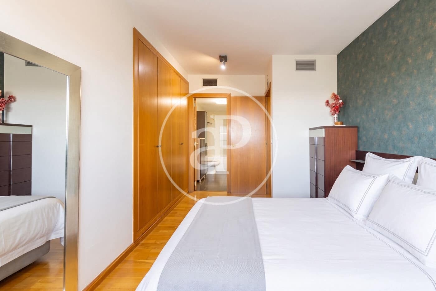 4 bedroom Apartment for sale in Valencia city with garage - € 480,000 (Ref: 10089586)