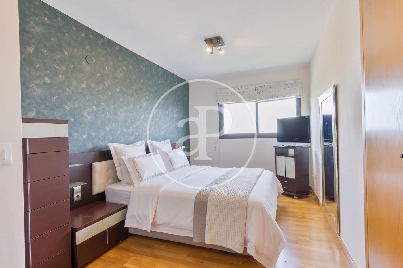 4 bedroom Apartment for sale in Valencia city with garage - € 480,000 (Ref: 10089586)