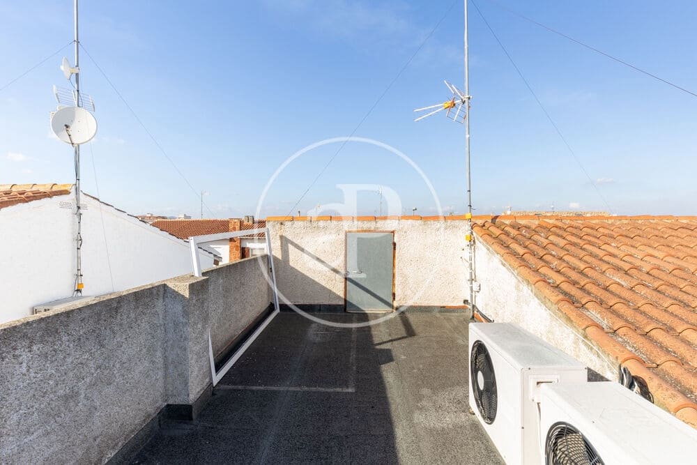 4 bedroom Villa for sale in Chiva with garage - € 279,900 (Ref: 10098320)