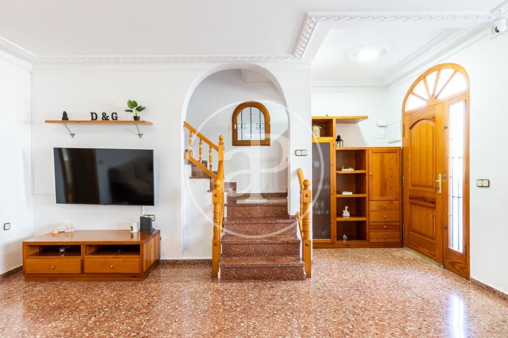 4 bedroom Villa for sale in Chiva with garage - € 279,900 (Ref: 10098320)