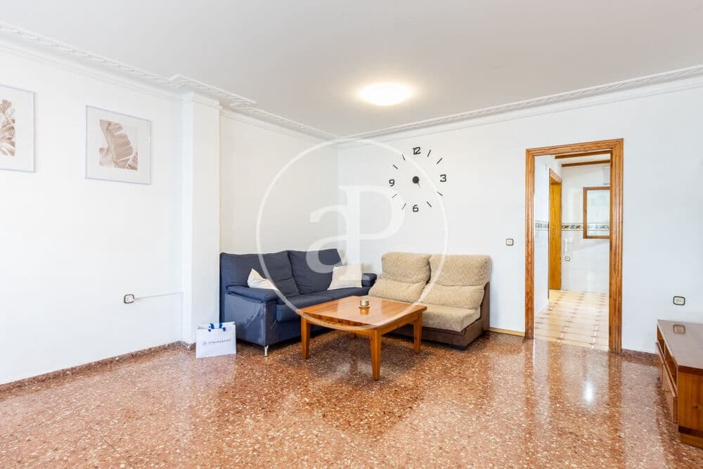 4 bedroom Villa for sale in Chiva with garage - € 279,900 (Ref: 10098320)