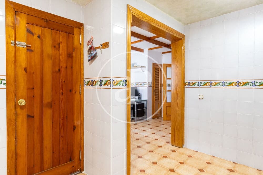 4 bedroom Villa for sale in Chiva with garage - € 279,900 (Ref: 10098320)