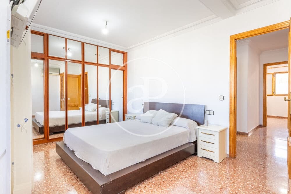 4 bedroom Villa for sale in Chiva with garage - € 279,900 (Ref: 10098320)