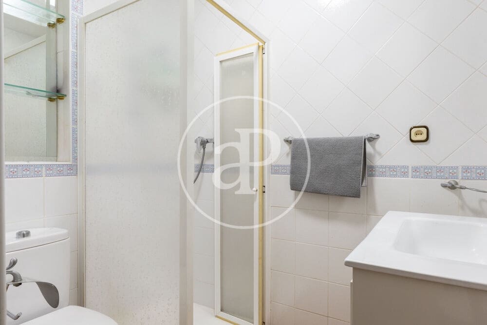 4 bedroom Villa for sale in Chiva with garage - € 279,900 (Ref: 10098320)