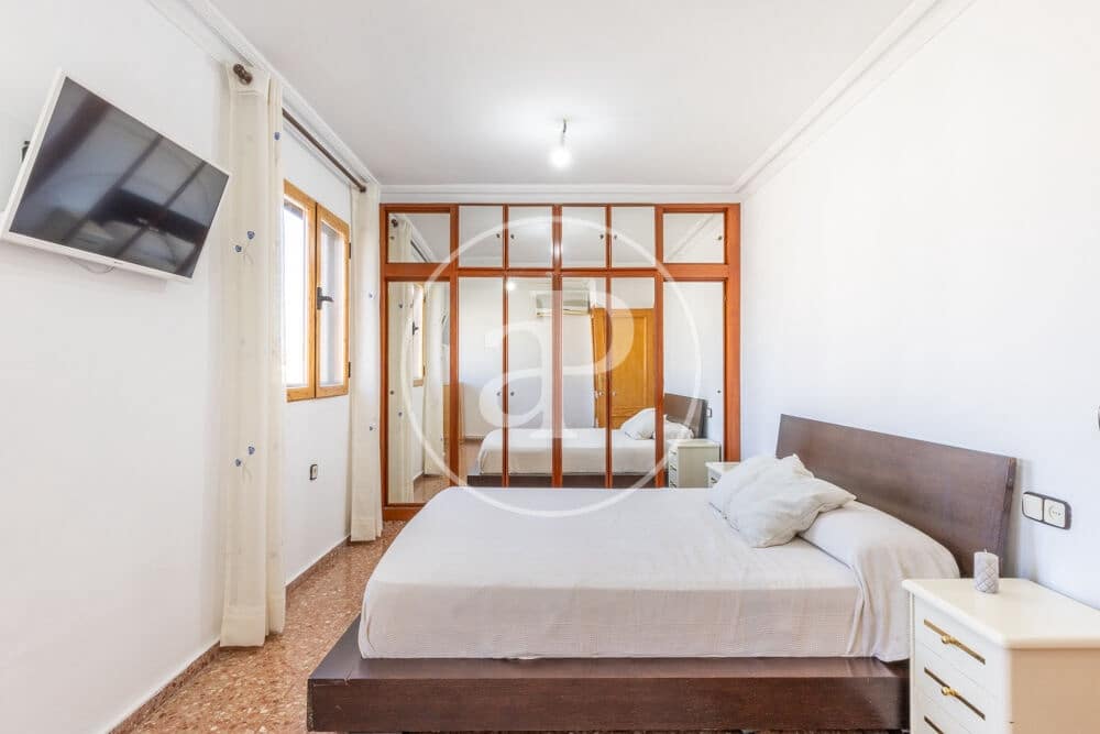 4 bedroom Villa for sale in Chiva with garage - € 279,900 (Ref: 10098320)