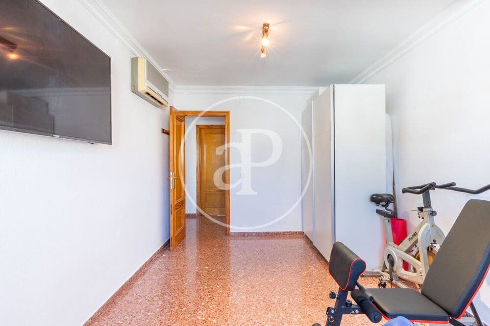 4 bedroom Villa for sale in Chiva with garage - € 279,900 (Ref: 10098320)