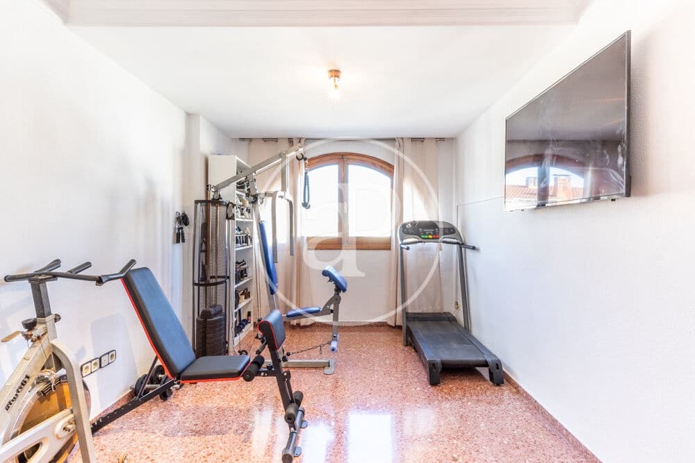 4 bedroom Villa for sale in Chiva with garage - € 279,900 (Ref: 10098320)