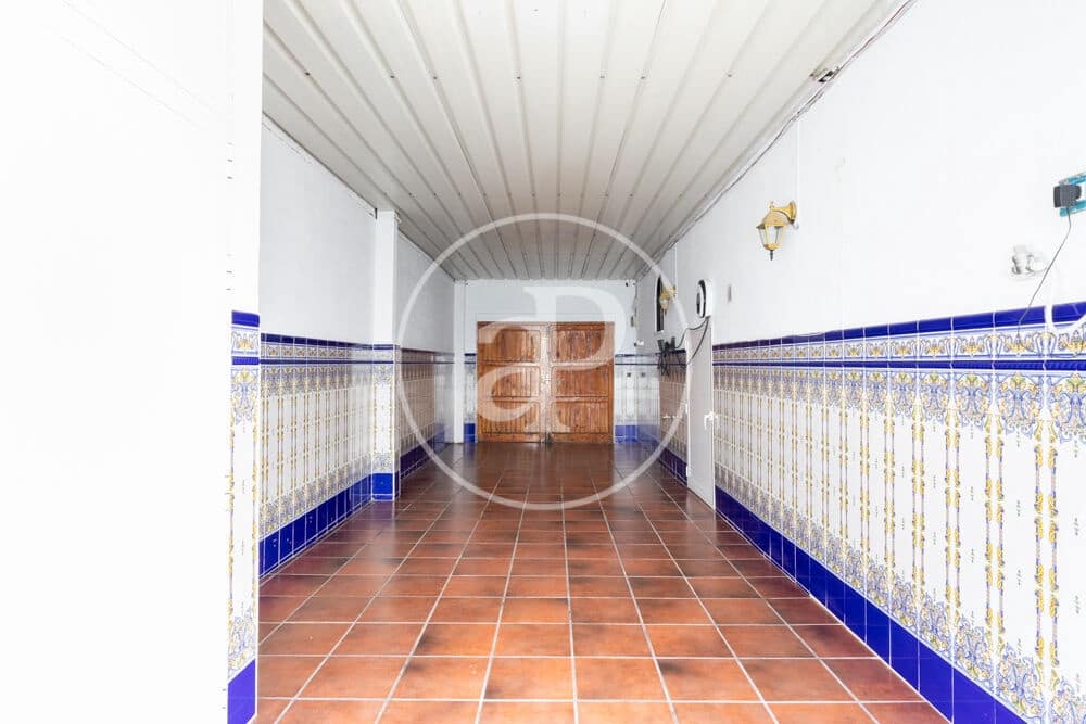 4 bedroom Villa for sale in Chiva with garage - € 279,900 (Ref: 10098320)