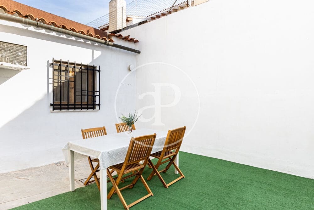 4 bedroom Villa for sale in Chiva with garage - € 279,900 (Ref: 10098320)
