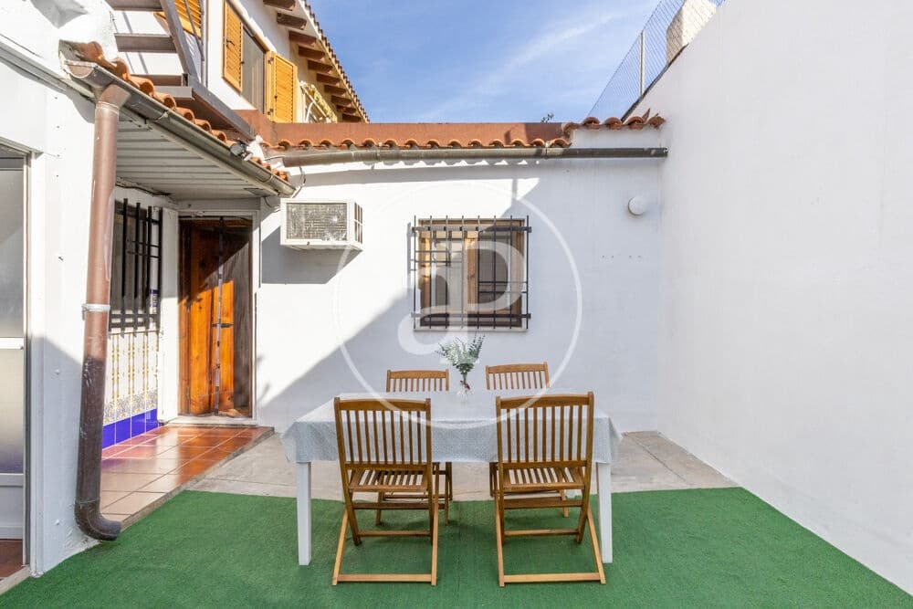 4 bedroom Villa for sale in Chiva with garage - € 279,900 (Ref: 10098320)