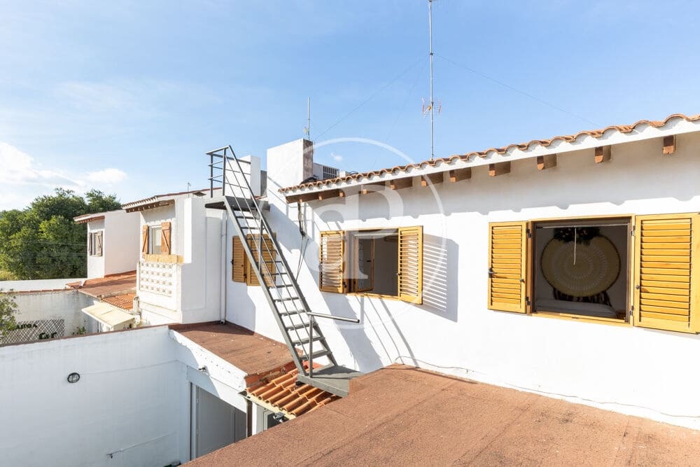 4 bedroom Villa for sale in Chiva with garage - € 279,900 (Ref: 10098320)