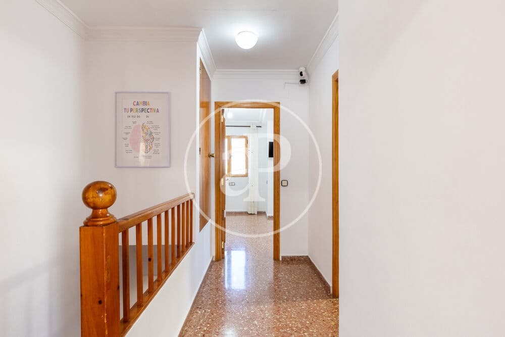 4 bedroom Villa for sale in Chiva with garage - € 279,900 (Ref: 10098320)