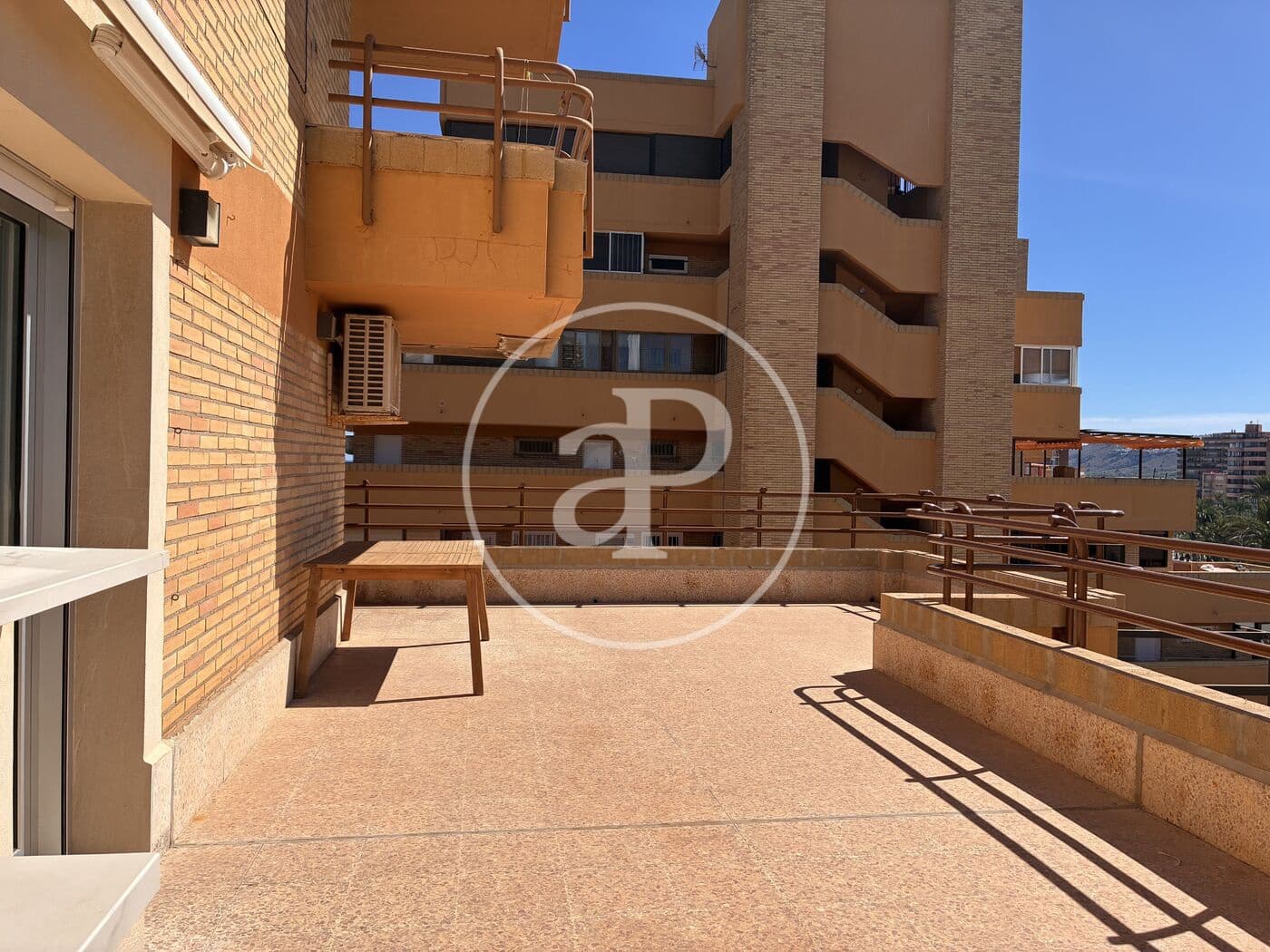 2 soveværelse Penthouse til leje i Arenales del Sol med garage - € 1.400 (Ref: 10102512)
