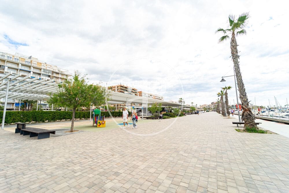 2 bedroom Apartment for rent in Alicante / Alacant city with garage - € 950 (Ref: 10102513)