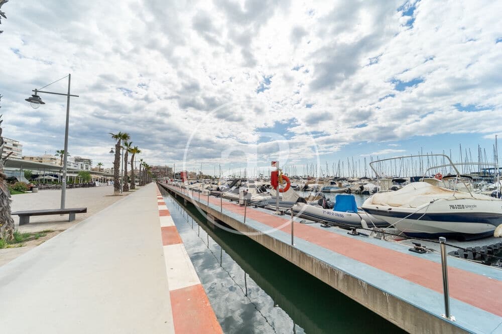 2 bedroom Apartment for rent in Alicante / Alacant city with garage - € 950 (Ref: 10102513)