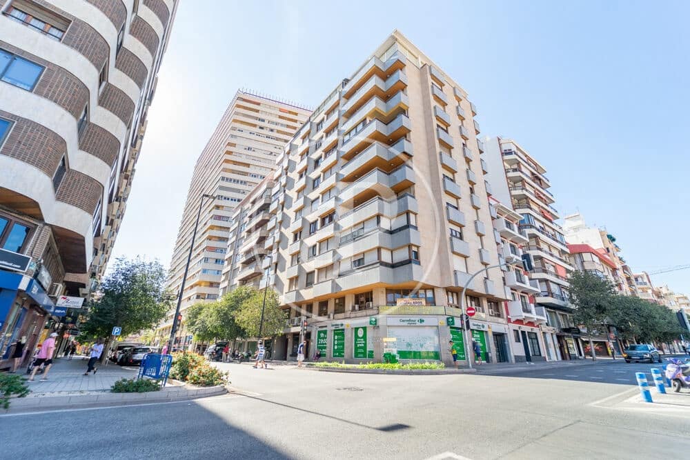 27 bedroom Apartment for sale in Alicante / Alacant city - € 1,850,000 (Ref: 10109640)