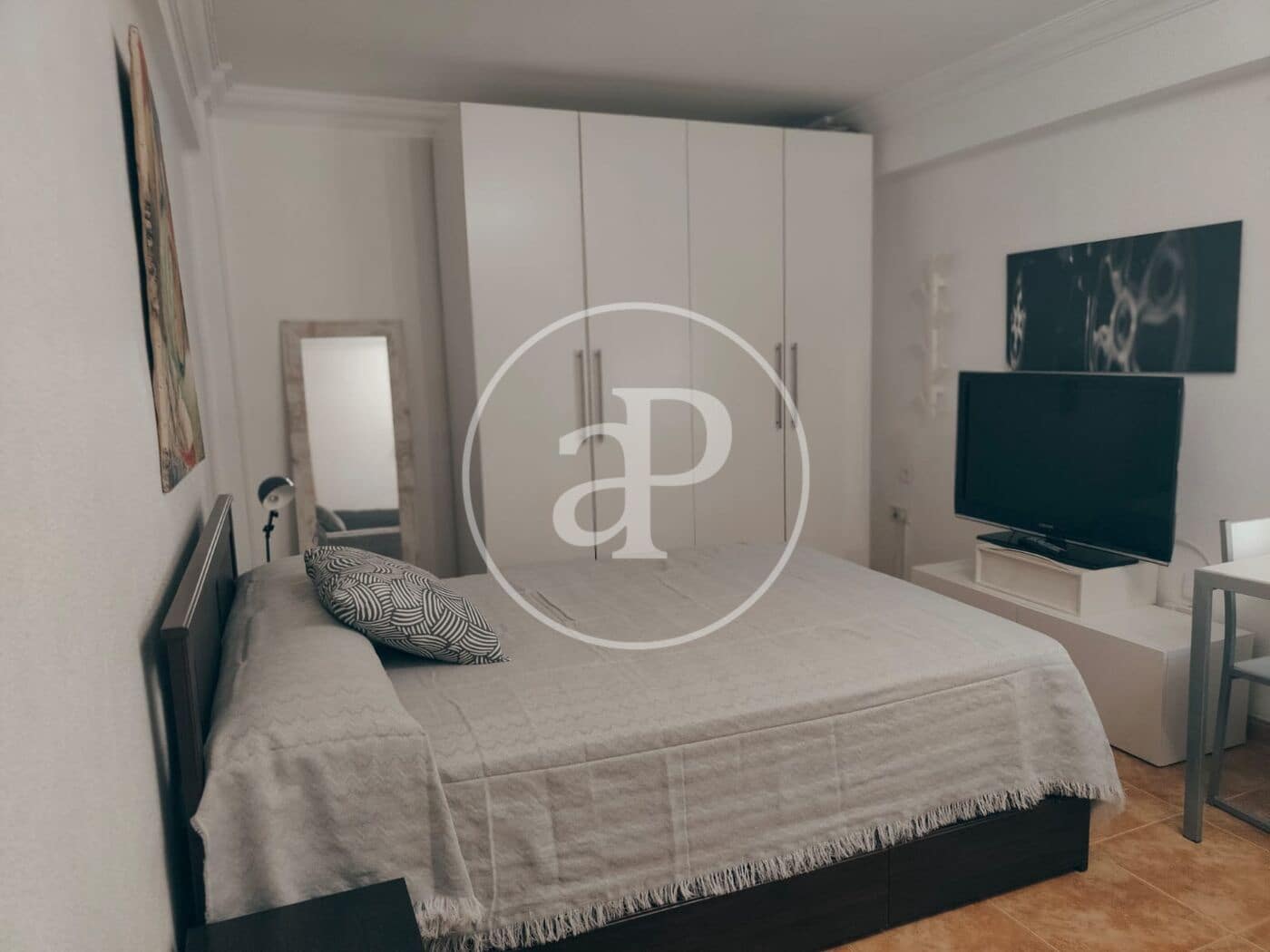 2 bedroom Apartment for rent in Valencia city - € 1,400 (Ref: 10115752)