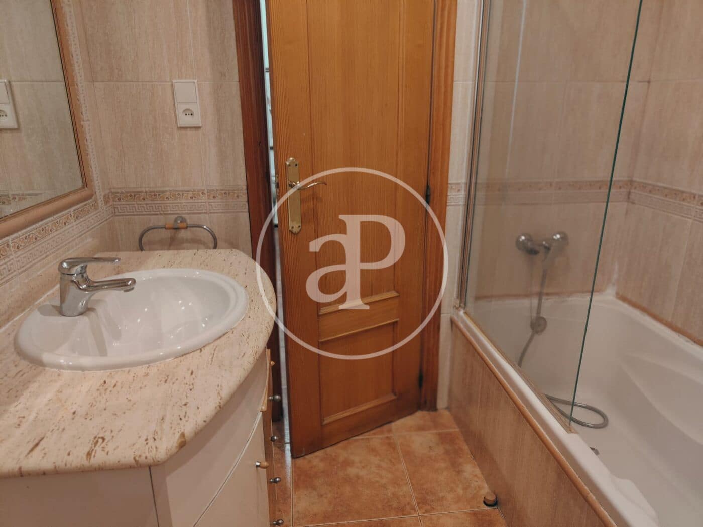 2 bedroom Apartment for rent in Valencia city - € 1,400 (Ref: 10115752)