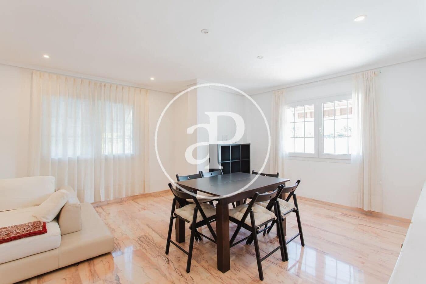 5 bedroom Villa for rent in L'Eliana with pool garage - € 3,500 (Ref: 10120002)