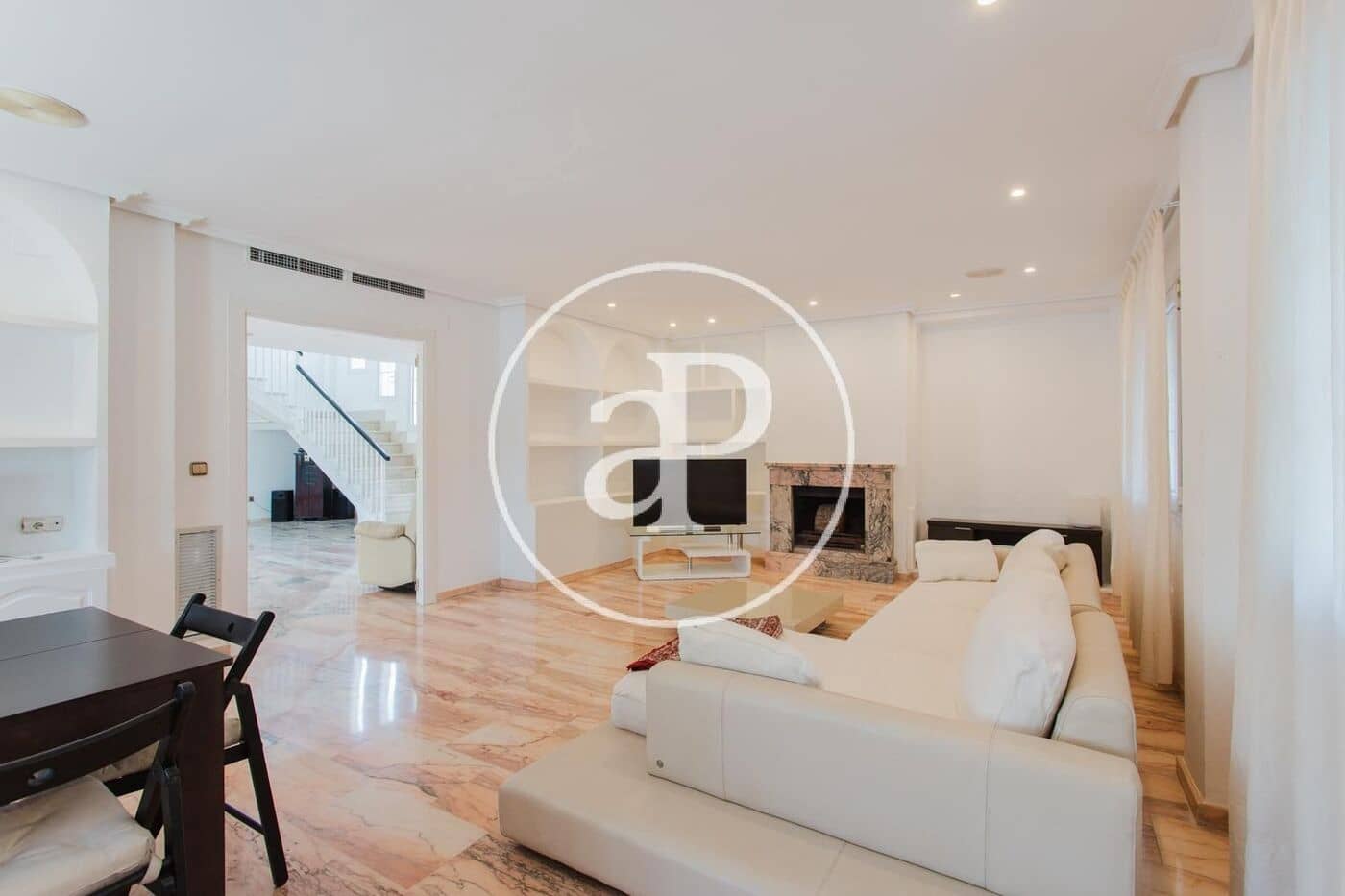 5 bedroom Villa for rent in L'Eliana with pool garage - € 3,500 (Ref: 10120002)