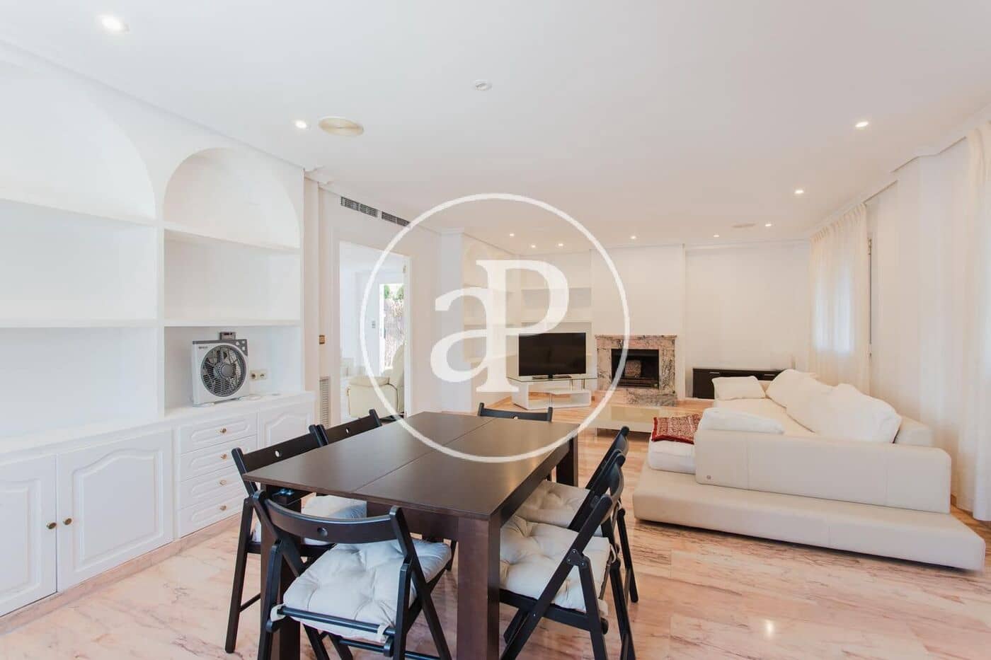 5 bedroom Villa for rent in L'Eliana with pool garage - € 3,500 (Ref: 10120002)