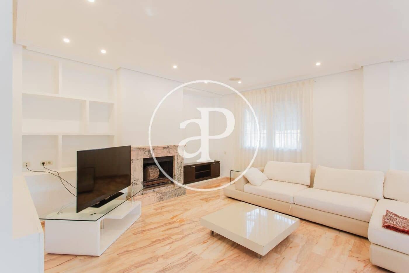5 bedroom Villa for rent in L'Eliana with pool garage - € 3,500 (Ref: 10120002)