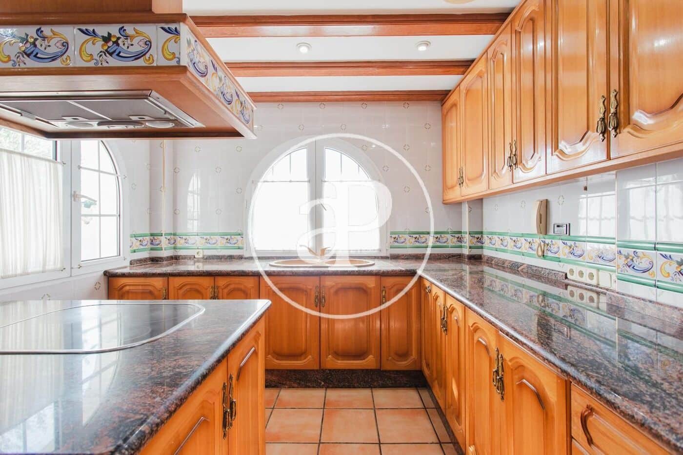 5 bedroom Villa for rent in L'Eliana with pool garage - € 3,500 (Ref: 10120002)