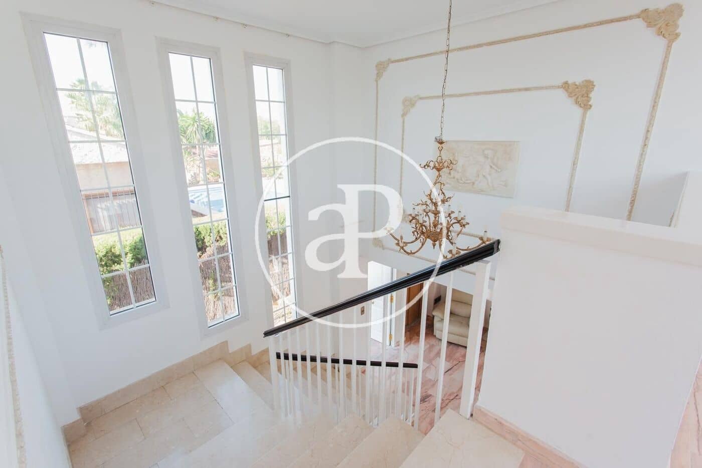5 bedroom Villa for rent in L'Eliana with pool garage - € 3,500 (Ref: 10120002)